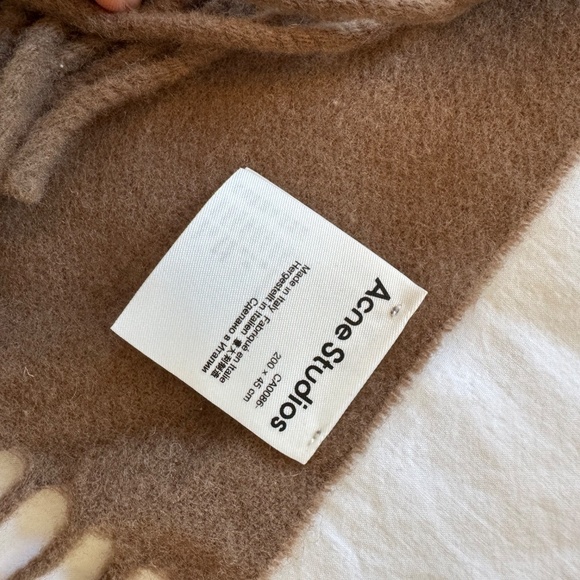 Acne fringe wool scarf- new with tags - Picture 5 of 7